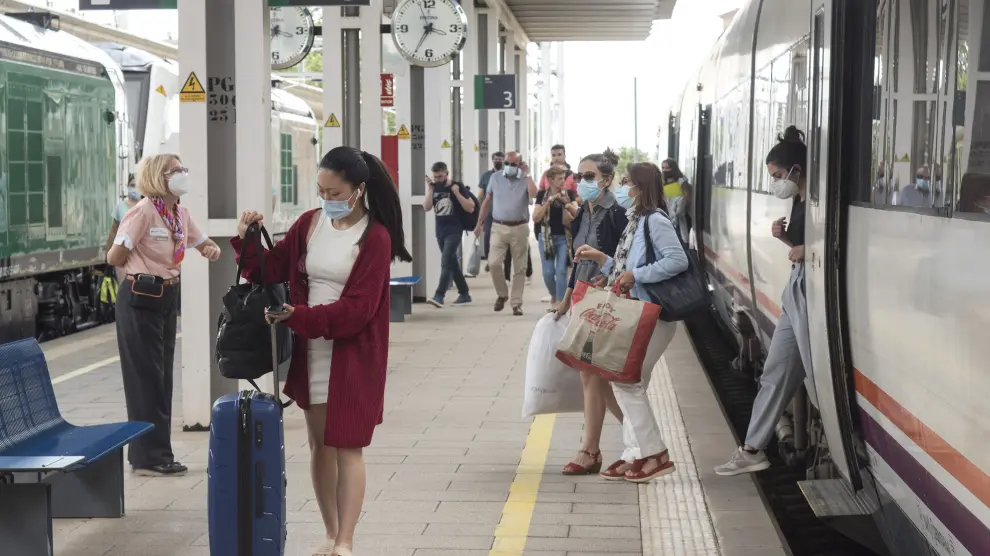 Actualmente solo hay seis regionales por sentido que unan Huesca y Zaragoza cada día.