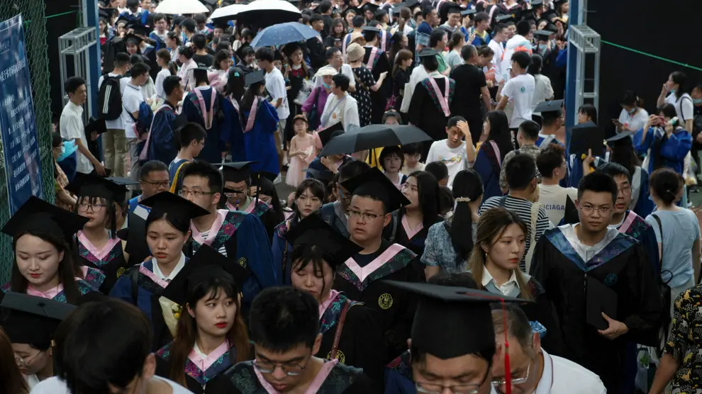 Foto de archivo de jóvenes graduados en China