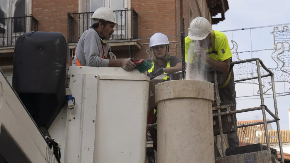 Colocación de la columna de Torico en Teruel
