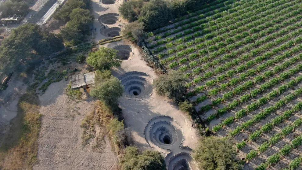 Fotografía aérea de los acueductos de Cantalloc, en Nazca (Perú).