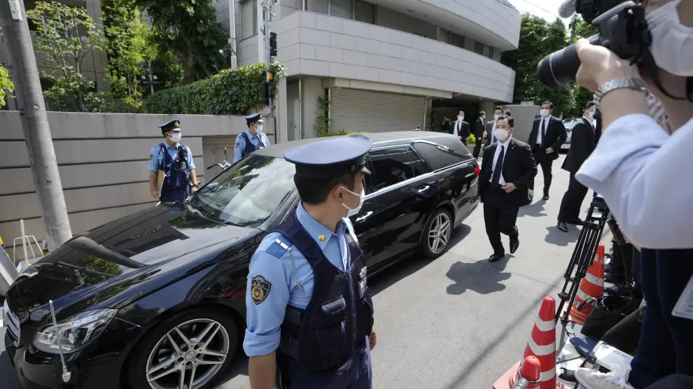 Llegada de los restos de Shinzo Abe a su residencia en Tokio.