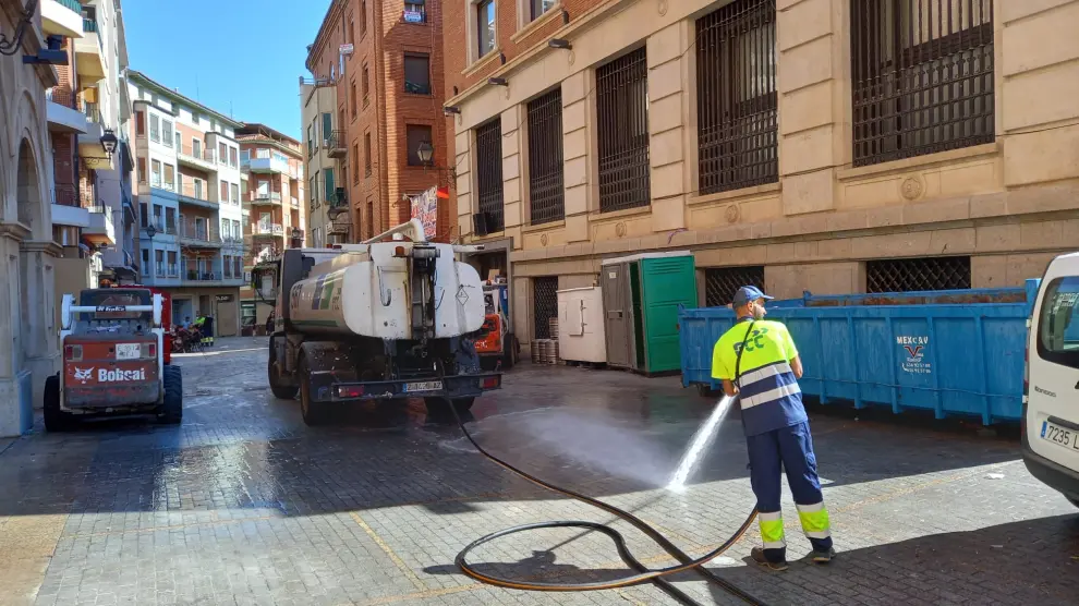 Labores de limpieza de las calles de Teruel.