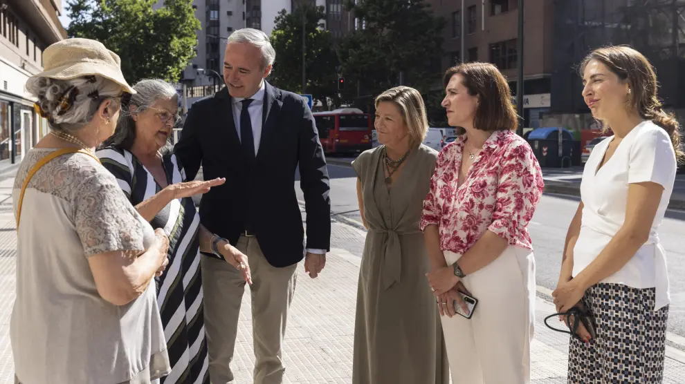 Placa en recuerdo a las víctimas del atentado del hotel Corona de Aragón en Zaragoza