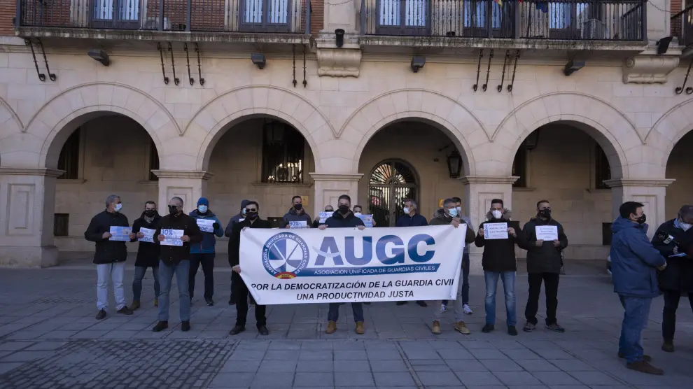 La Asociación Unificada de Guardias Civiles en una manifestación en Teruel por el reparto de la productividad.