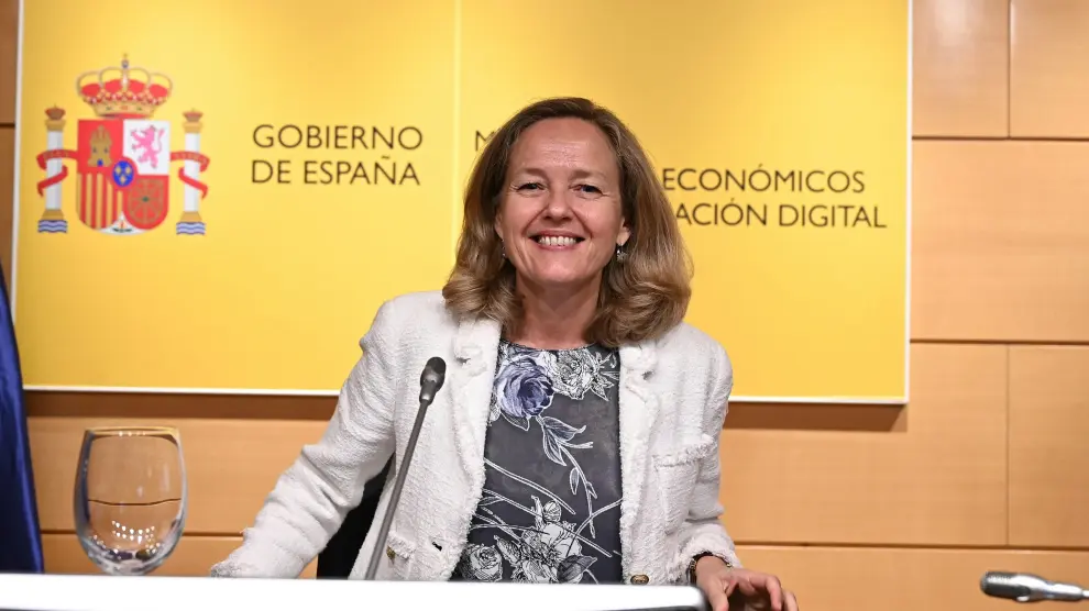 Nadia Calviño, ministra de Asuntos Económicos este lunes en rueda de prensa.