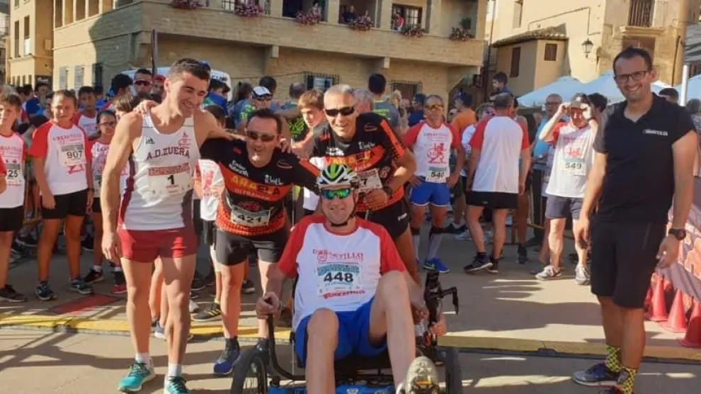 Amigos del deportista de triatlon ya fallecido Jorge Gaya, en una de las últimas carreras que participó.