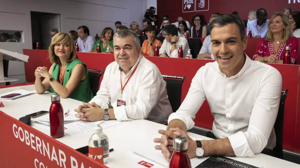 Pedro Sánchez junto a la aragonesa Pilar Alegría, este sábado en el Comité Federal del PSOE en Madrid.