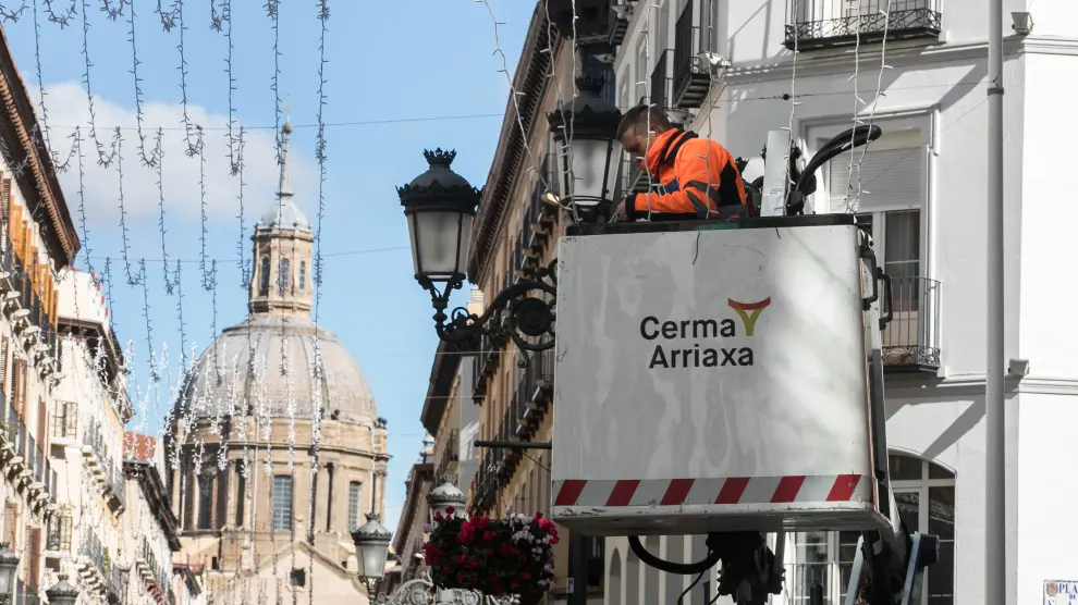 nstalación de las luces navideñas en el paseo de Alfonso I de Zaragoza, en octubre de 2020