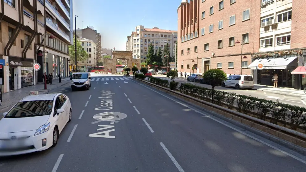 El choque se produjo en la avenida de César Augusto de Zaragoza.
