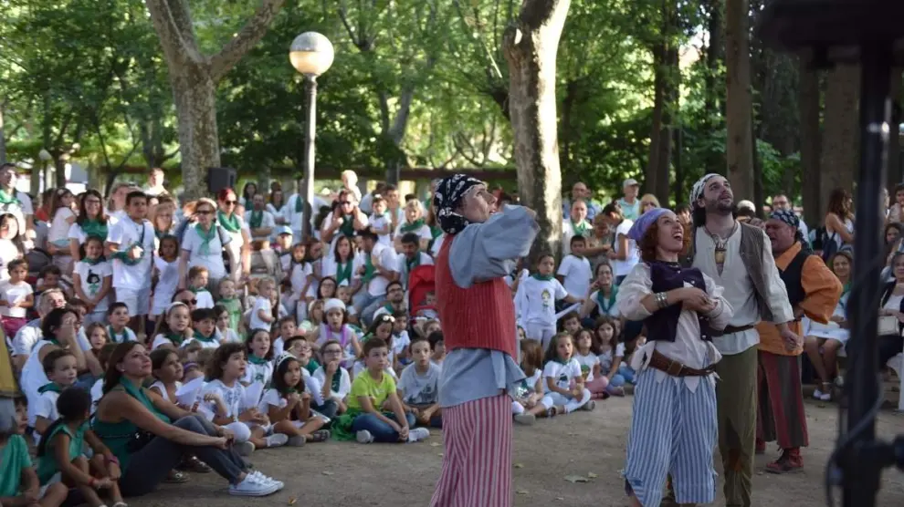 Fiestas de San Lorenzo 2019 en Huesca. Espectáculo infantil "324" en el paseo de las Pajaritas del parque Miguel Servet.