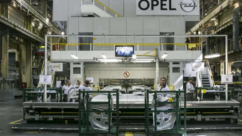 Nave de prensas de la planta de Opel España, del grupo Stellantis, en Figueruelas.