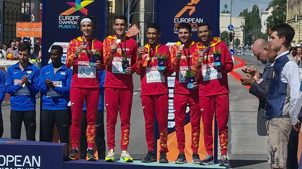 El equipo masculino que se colgó el bronce en maratón.