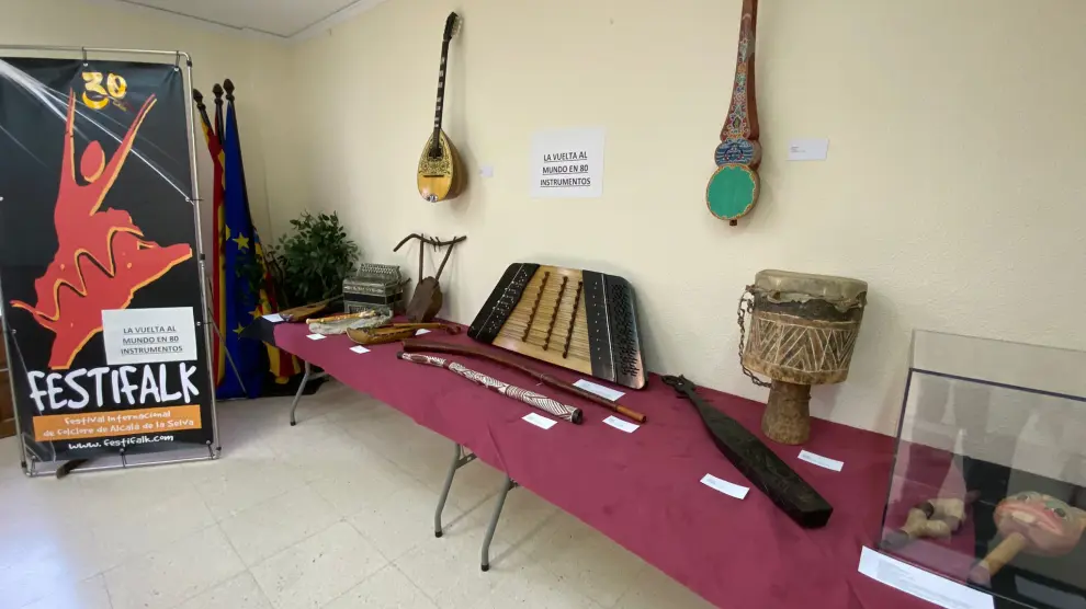 Exposición de instrumentos musicales de Festifalk en Alcalá de la Selva.