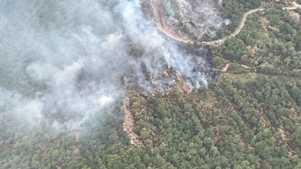 Imagen aérea del incendio en Caldearenas.