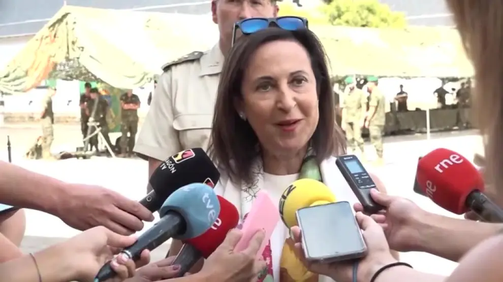 Margarita Robles, ministra de Defensa, ha comentado las previsiones de inversión en defensa en su visita a Jaca