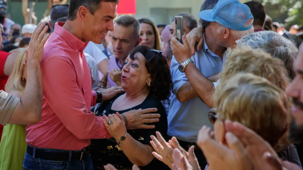 Pedro Sánchez visita barrio de Pino Montano en Sevilla en primer acto ?El Gobierno de la gente?