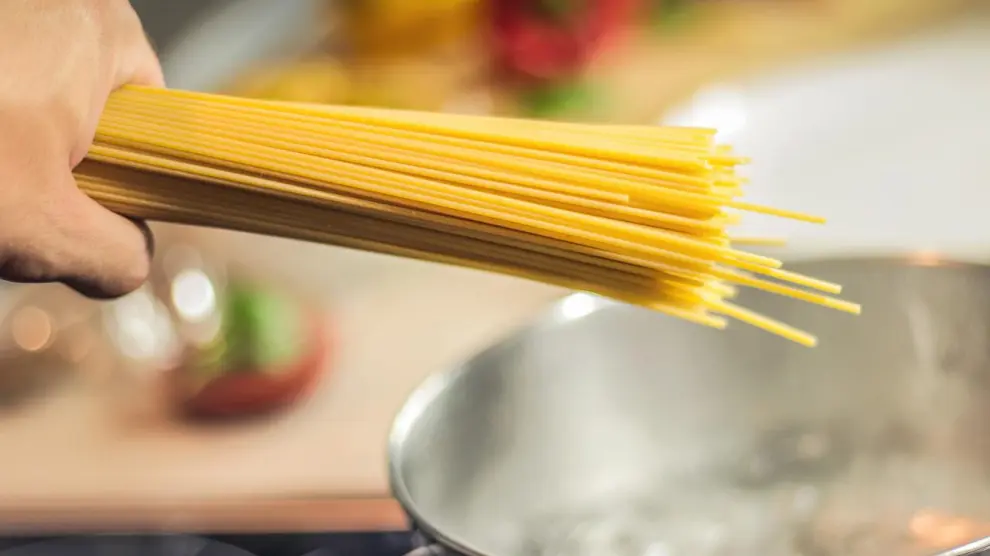 Foto de recurso de la cocción de espaguetis