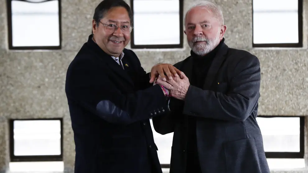 Lula da Silva (d) recibe al presidente de Bolivia Luis Arce en Sao Paulo