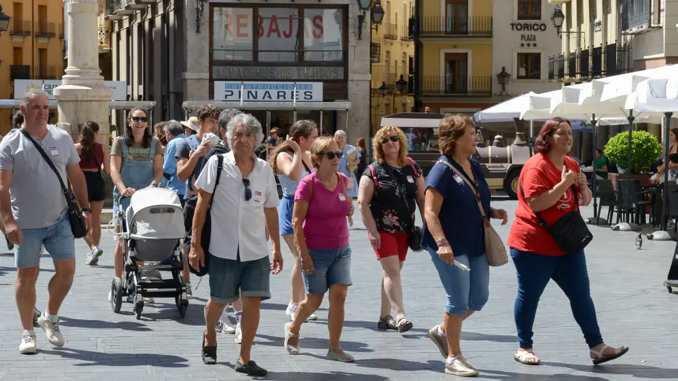 Un grupo de turistas, a principios de mes, en la capital turolense.