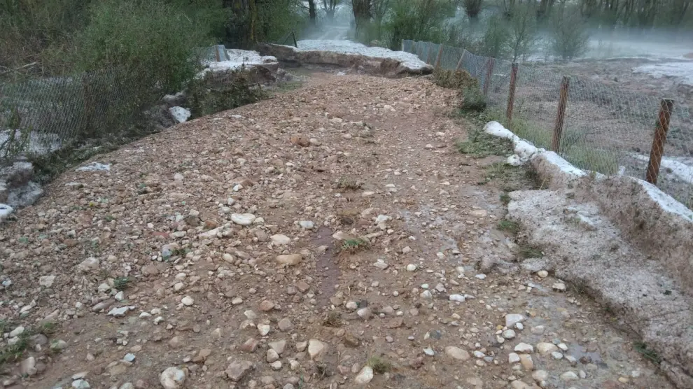 Un camino de Allepuz, destrozado por la tromba de agua.