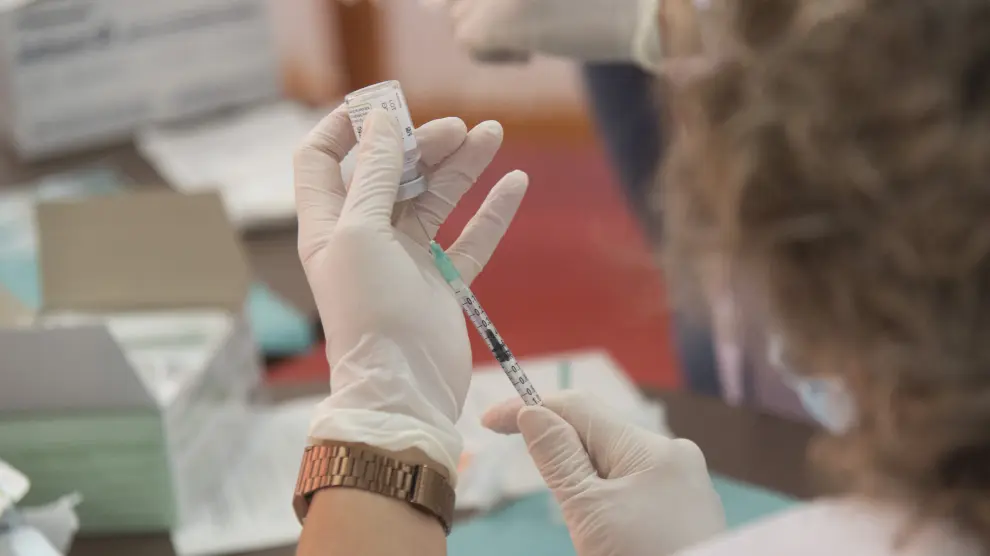 La residencia del IASS Ciudad de Huesca ha comenzado la doble vacunación de la gripe y de la cuarta dosis contra la covid.