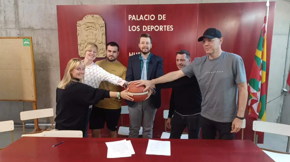 Los presidentes de la peñas recreativas y del Club Baloncesto Peñas.