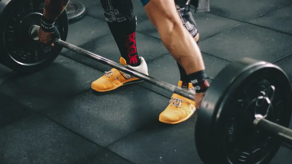 Levantar pesas o practicar CrossFit pueden ser duros para las articulaciones de brazos y piernas.