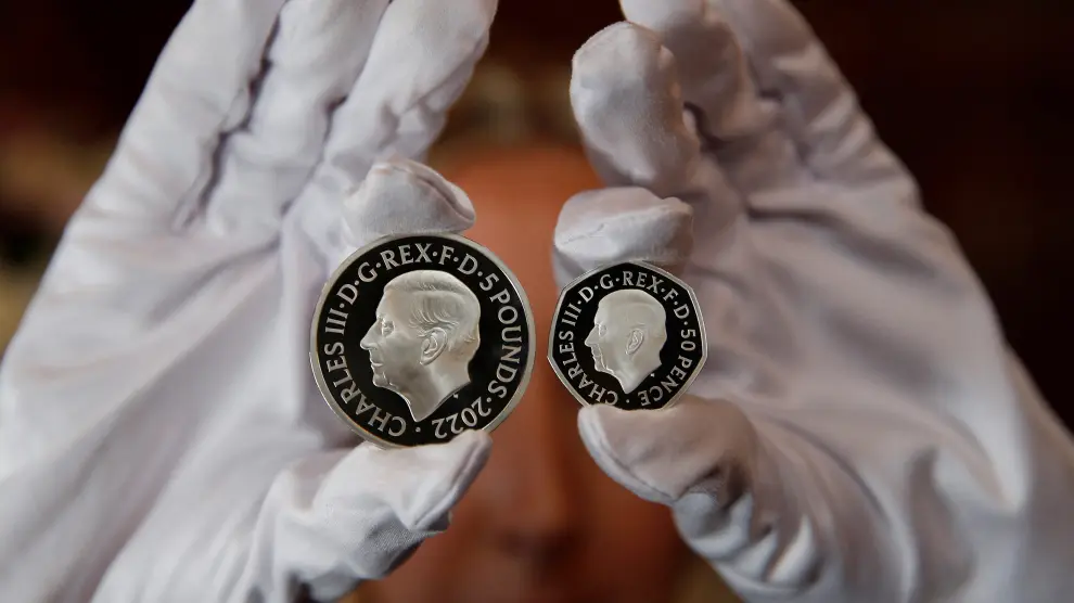 Las nuevas monedas de Carlos III, circularán junto a las de la reina Isabel II.