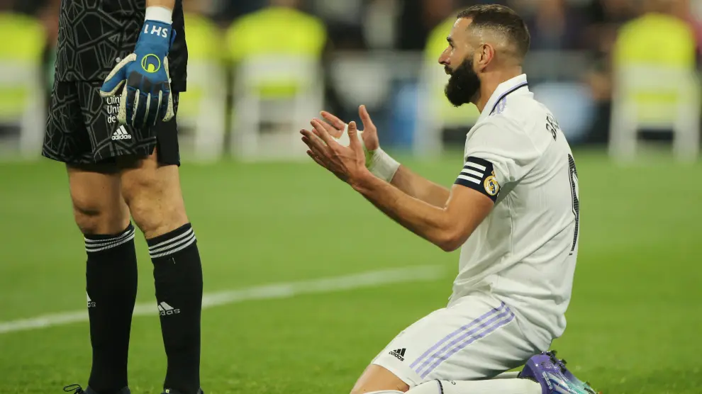 Karim Benzema se lamenta tras fallar un penalti