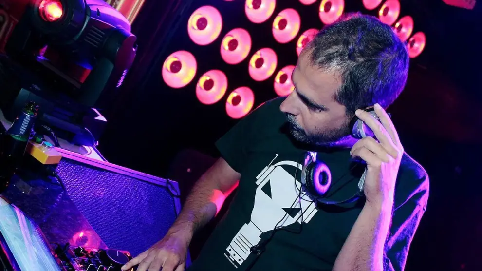 El DJ Sergio Falces, preparado para pinchar en Ginger Fizz Bar, Gonzo Bitter Bar y Garbo Gentlebar.