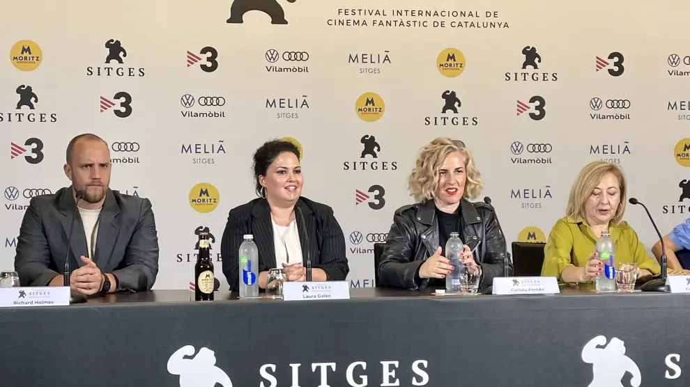 El actor Richard Holmes, la actriz Laura Galán, la directora Carlota Pereda y la actriz Carmen Machi, en la presentación en el Festival de Sitges de Cerdita.
