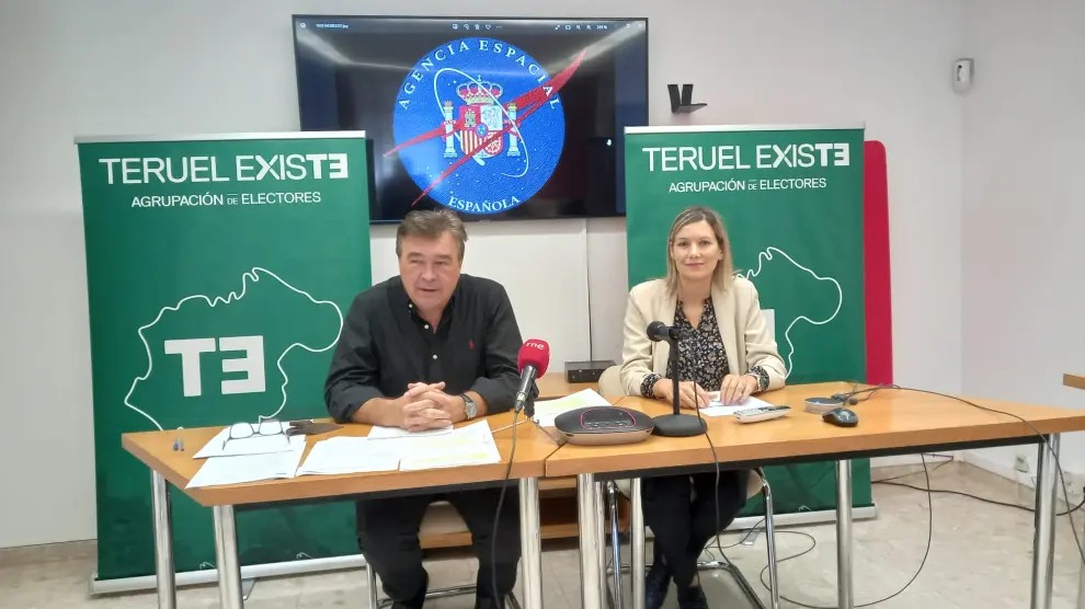 Tomás Guitarte y Beatriz Martín, durante la rueda de prensa en la sede de Teruel Existe.