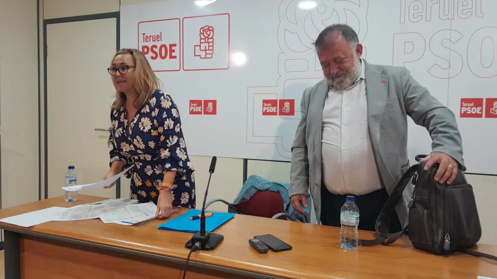 Mayte Pérez y el diputado en el Congreso por Teruel Herminio Sancho, ayer en la capital turolense.