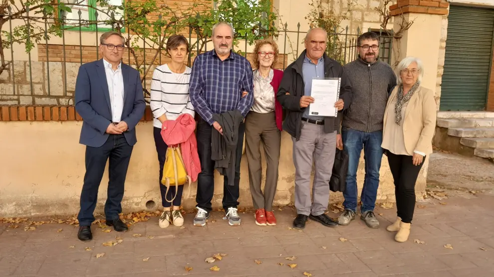 Algunos de los alcaldes, concejales e historiadores que han solicitado la protección de los dances tradicionales de Teruel.