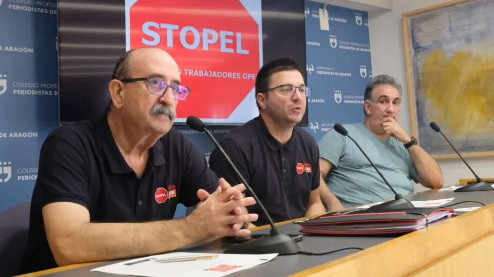 Ángel Arbonés, Daniel Montejo y Vicente Aller, los tres delegados de Stopel en el comité actual de Stellantis, hoy en rueda de prensa.