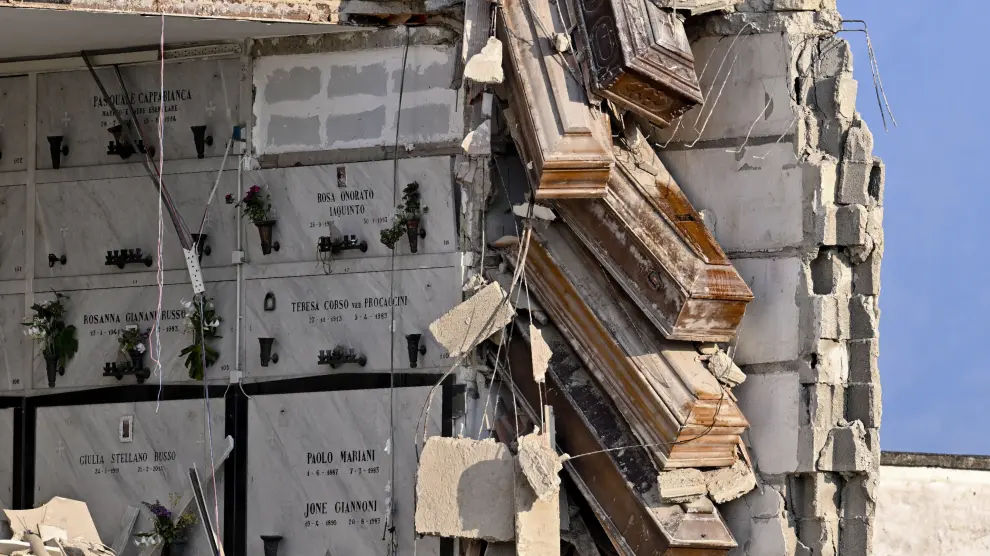 Naples cemetery collapse exposes bodies