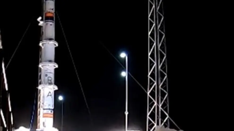 El cohete espacial Mihura 1, durante un ensayo en el aeropuerto de Teruel.