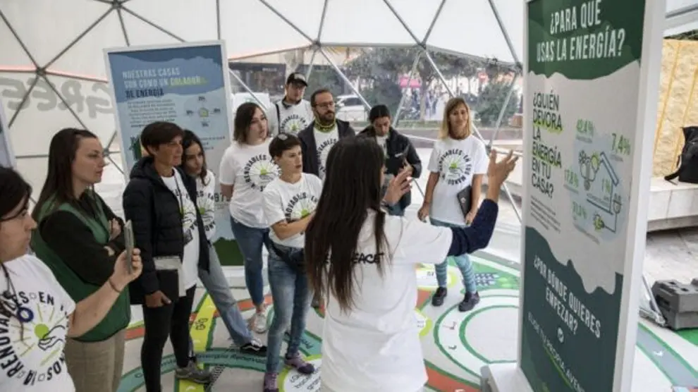 Presentación de la campaña de Greenpeace, ayer en Getafe, que llegará el sábado a Zaragoza.