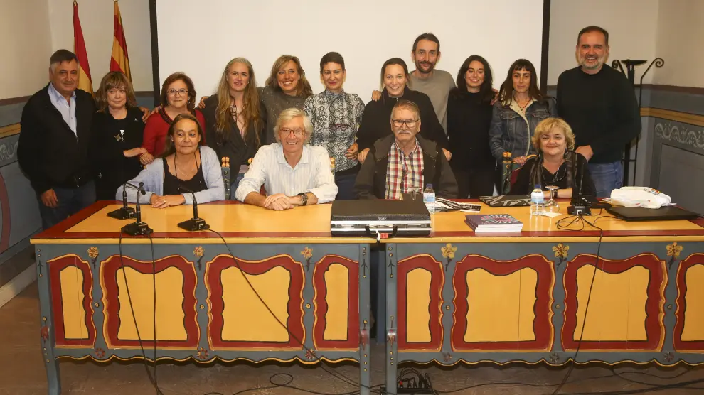 Foto de grupo durante la clausura del Seminario de Fotografía y Periodismo de Albarracín.