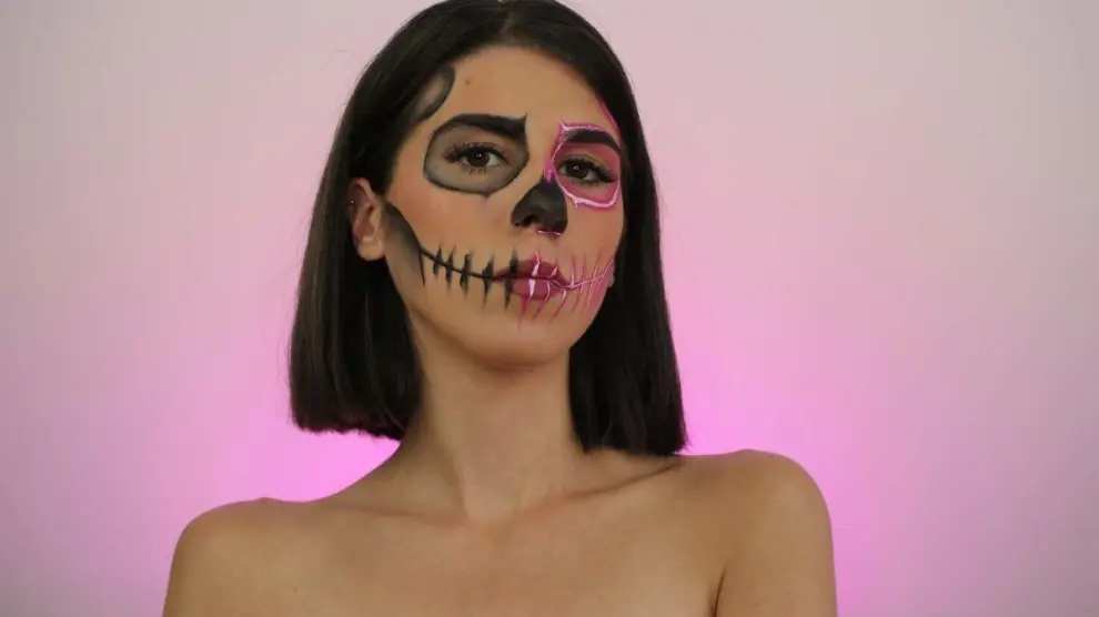 Cristina González es maquilladora profesional y arrasa en Instagram y TikTok con su perfil @escaladecrises.