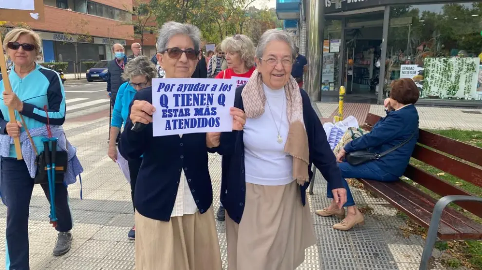 Encarni Tapia y Erundina Catalán, de 74 y 83 años.