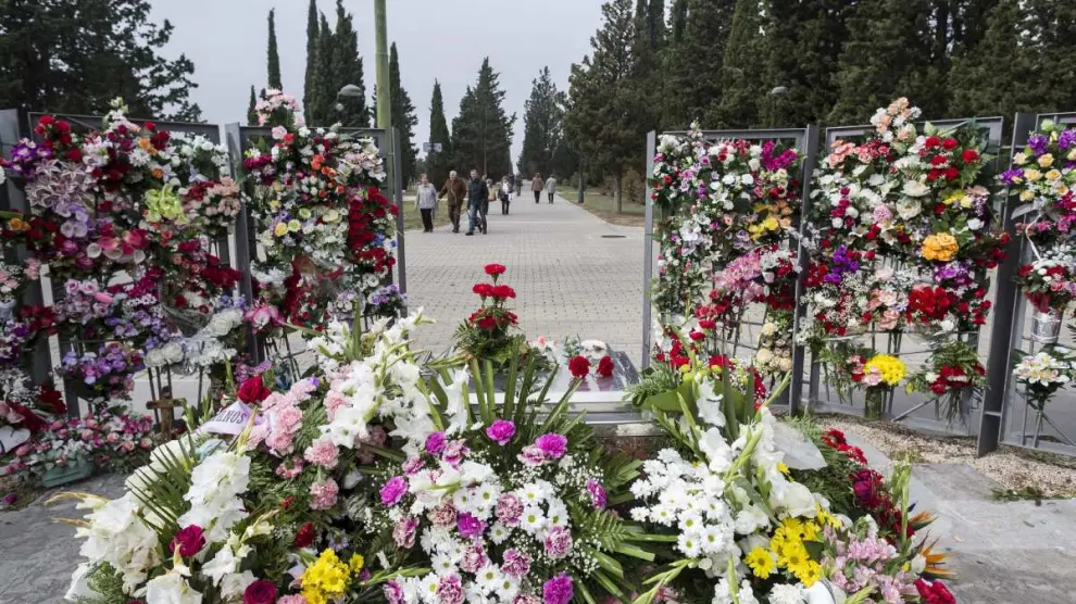 Flores en el Cementerio de Torrero de Zaragoza.
