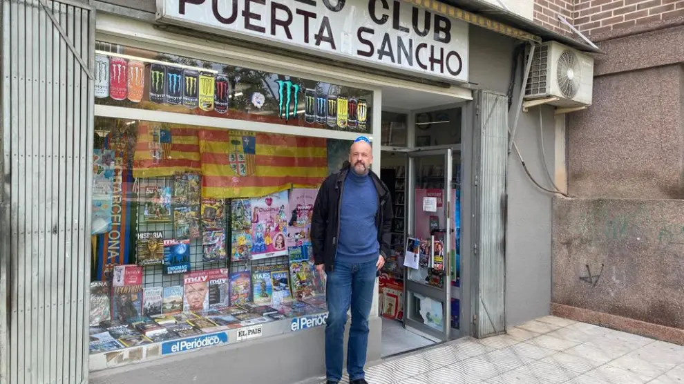 Carlos Lorte, a las puertas del videoclub Puerta Sancho.
