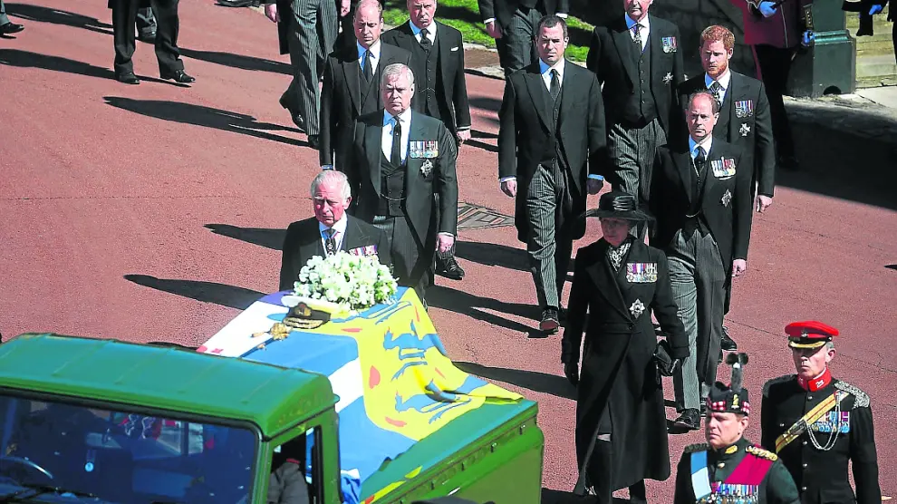 La comitiva real presidida por Carlos III, en el funeral de Isabel II.