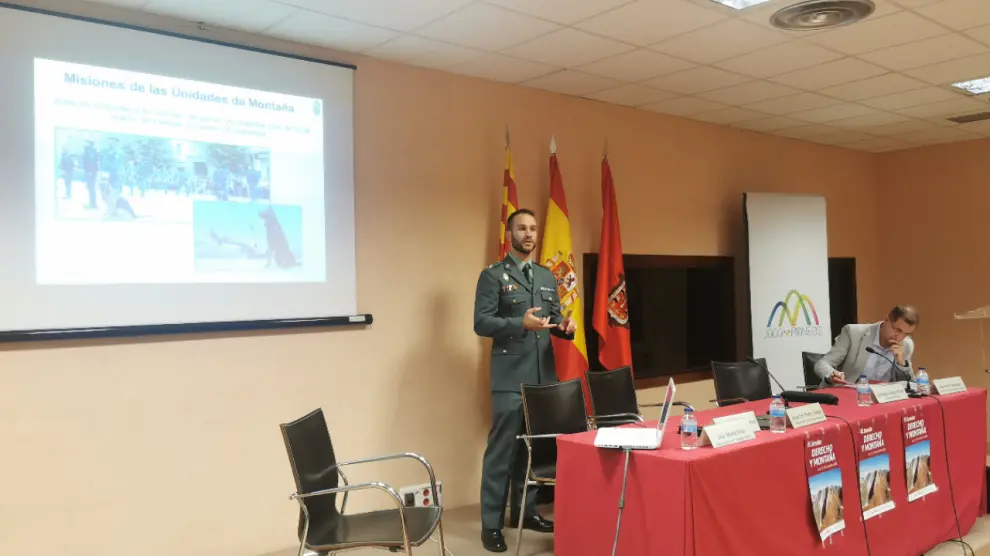 Santiago Gómez, guardia civil y capitán del Greim durante las VII Jornadas de Derecho y Montaña