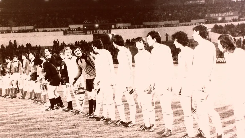 ugadores durante el Aragón-Rumanía juvenil, celebrado en 1980.