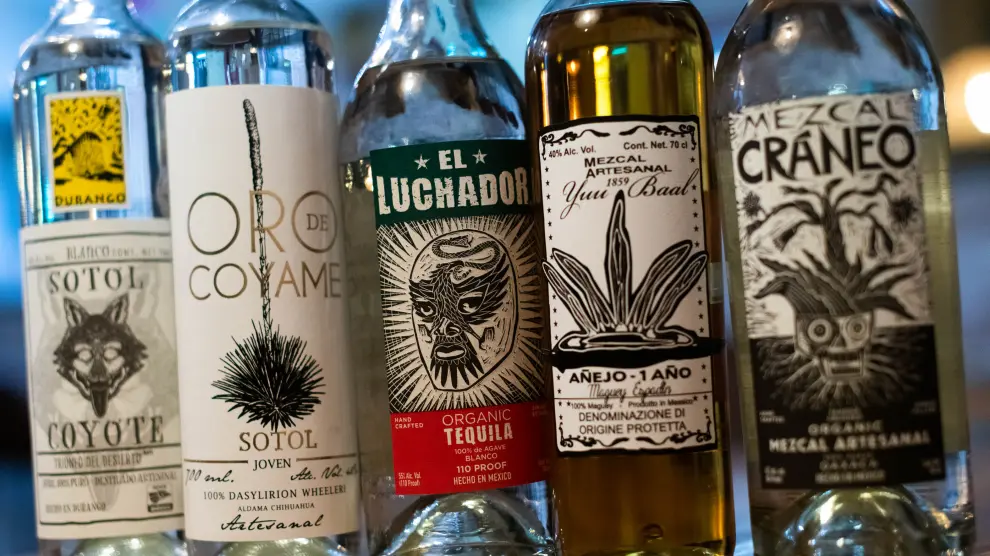 Destilados del agave: el tequila, el mezcla, la bacanora o el sotol.]