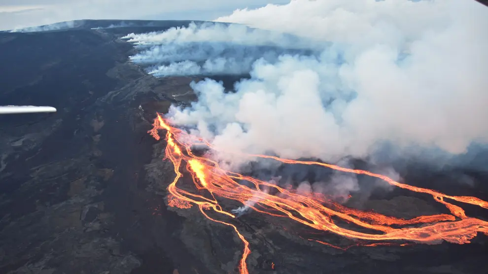 A view shows Hawaii's Mauna Loa volcano, Mauna Loa, Hawaii, U.S., November 28, 2022 in this screen grab taken from a handout video. Mick Kalber Tropical Visions Video/Handout via REUTERS   ATTENTION EDITORS- THIS IMAGE HAS BEEN SUPPLIED BY A THIRD PARTY MANDATORY CREDIT NO ACCESS HAWAII MEDIA MARKETS NO RESALES. NO ARCHIVES HAWAII-VOLCANO/