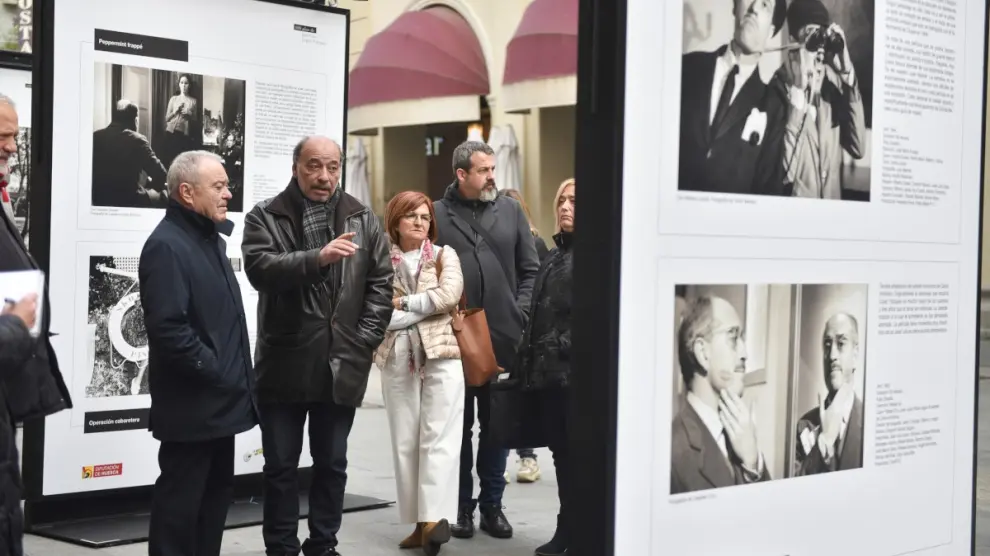 Miguel Gracia y José López Magerus durante la inauguración de la exposición fotográfica sobre José Luis López Vázquez.