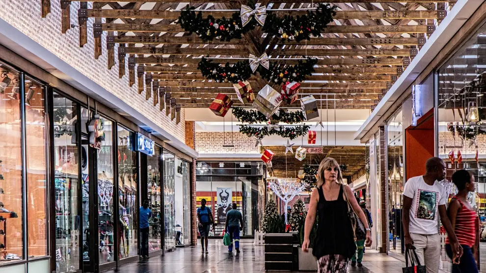 Centro comercial decorado para Navidad.